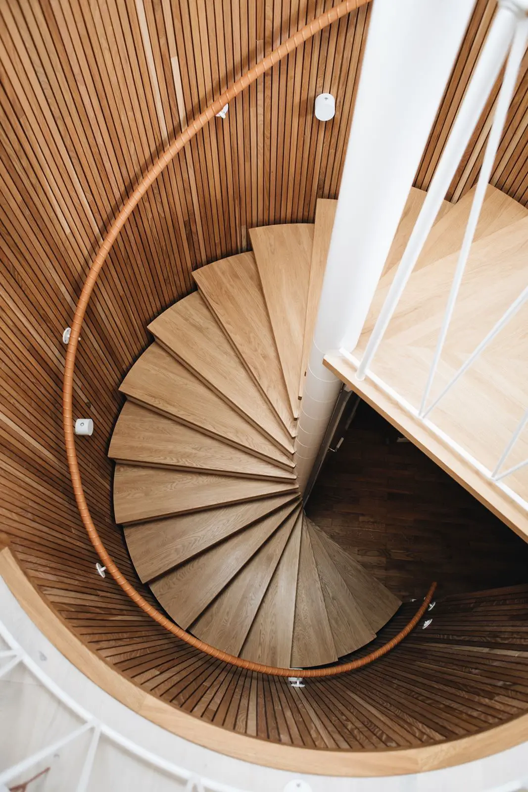 瑞典顶层复式公寓的露天阳台设计-12