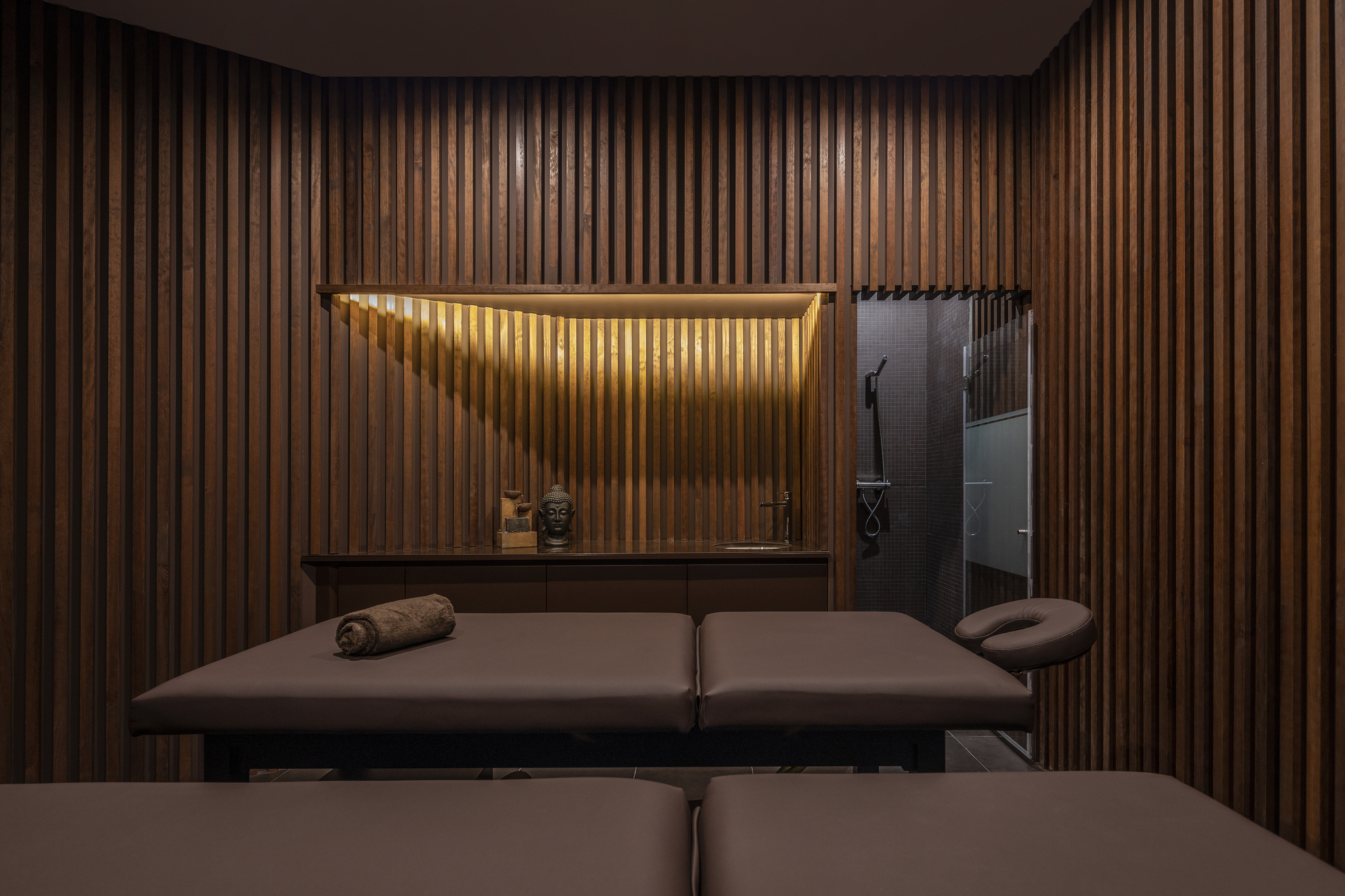 Physiotherapy Clinic / Hinterland Architecture Studio-20