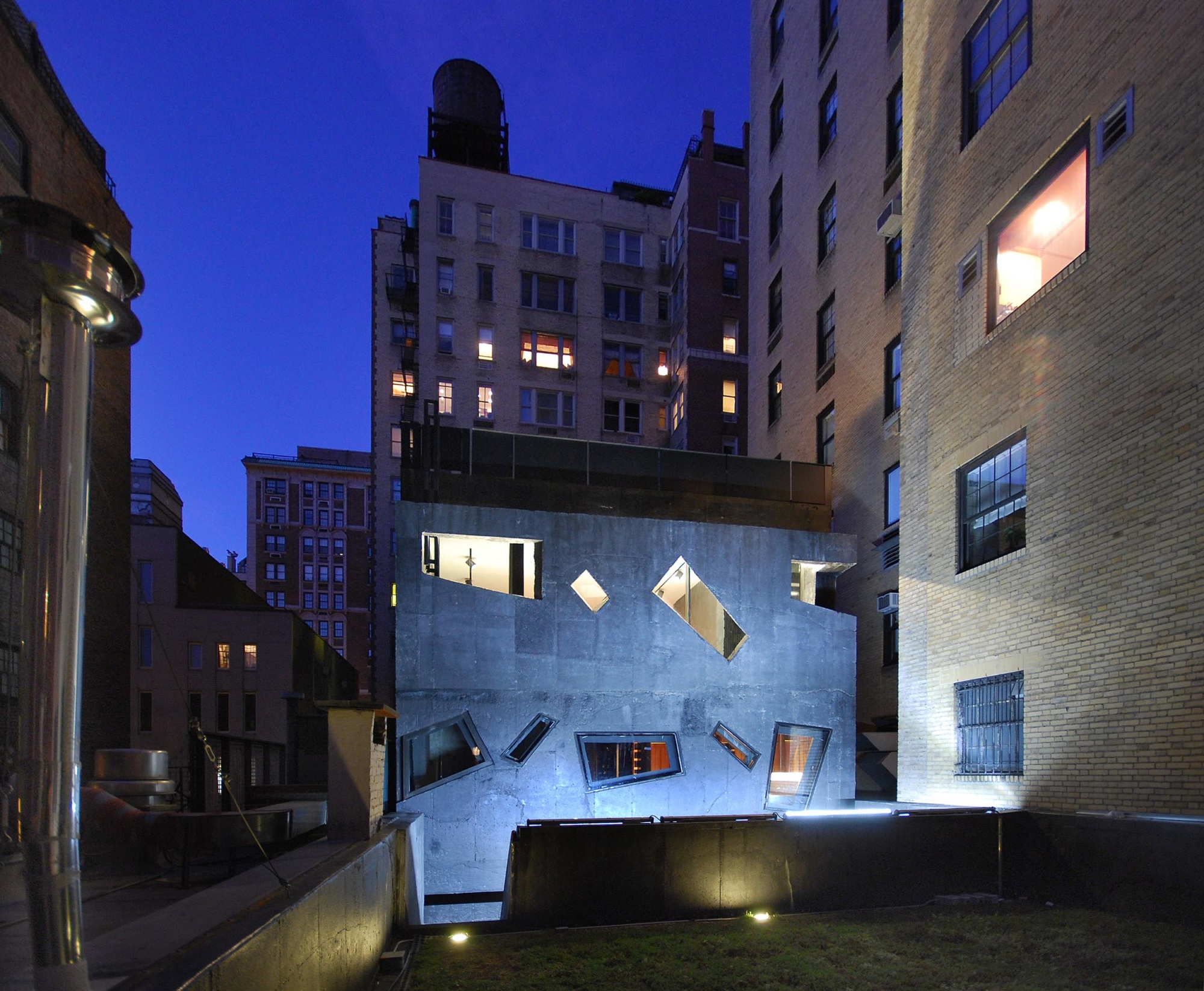 
					Pitch Black									-2