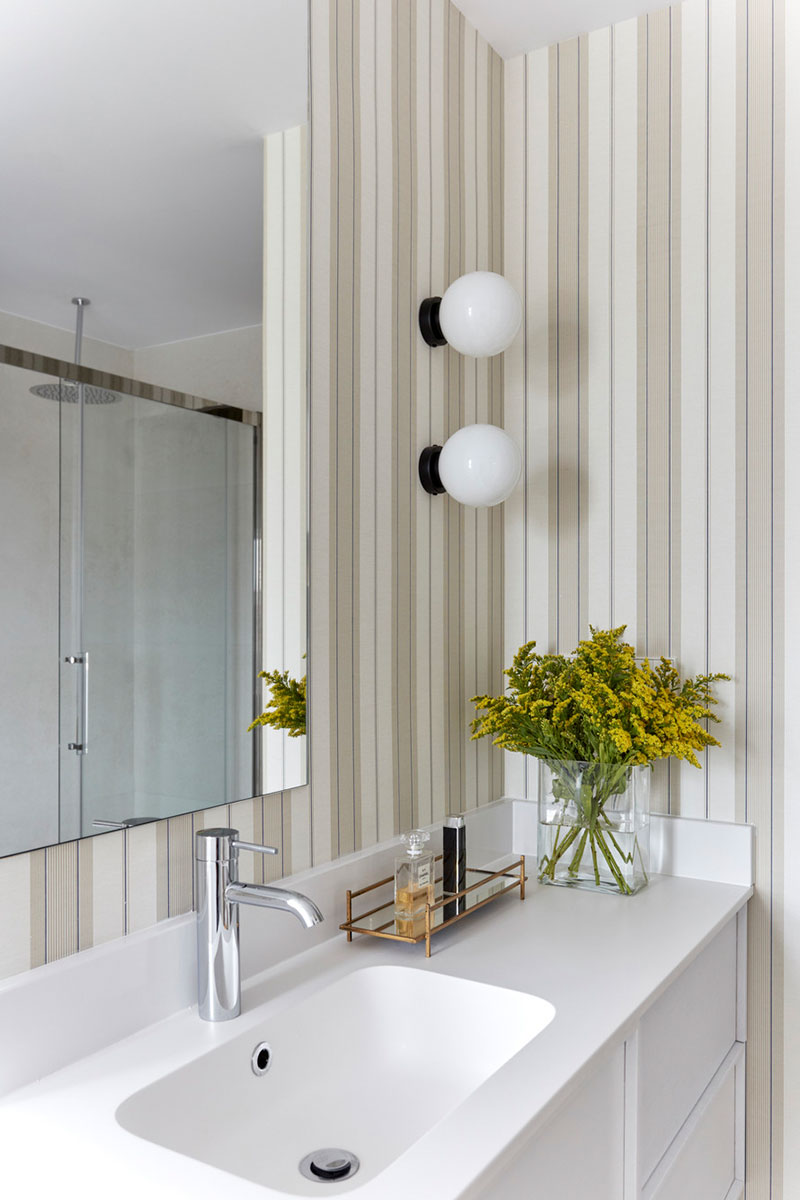 马德里 90 平米白色公寓,玻璃 partition 分隔空间,明亮有趣-12