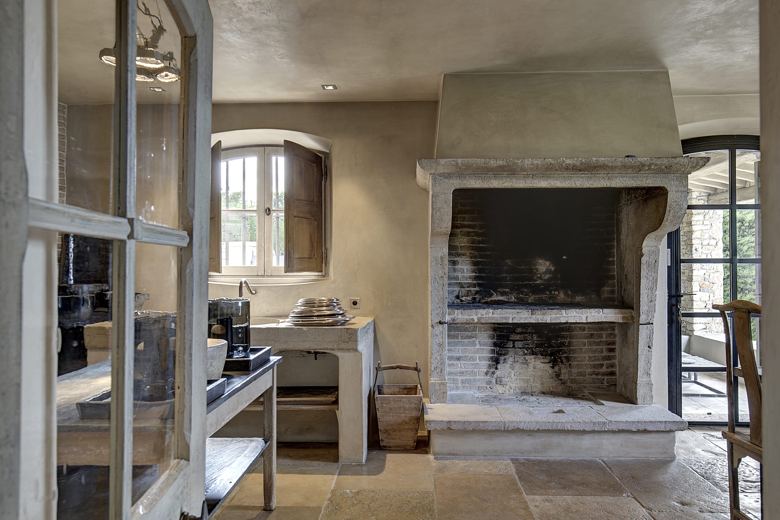 法国瓦尔邦 Bastide La Sousta 别墅翻新-12