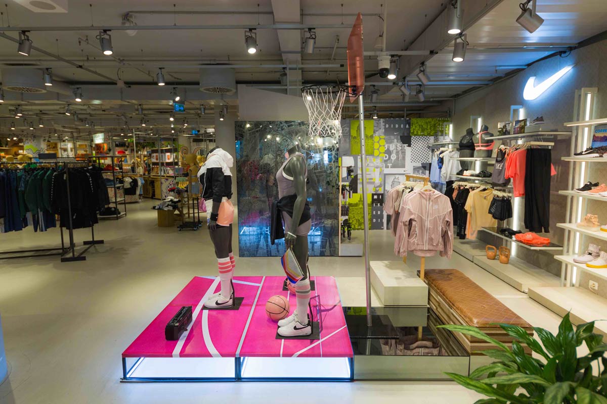 米兰 La Rinascente Nike 区 90 年代风格翻新-7