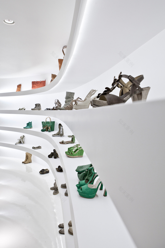 创意之光 | STUDIO SVETTI ARCHITECTURE 打造的小型零售空间-14