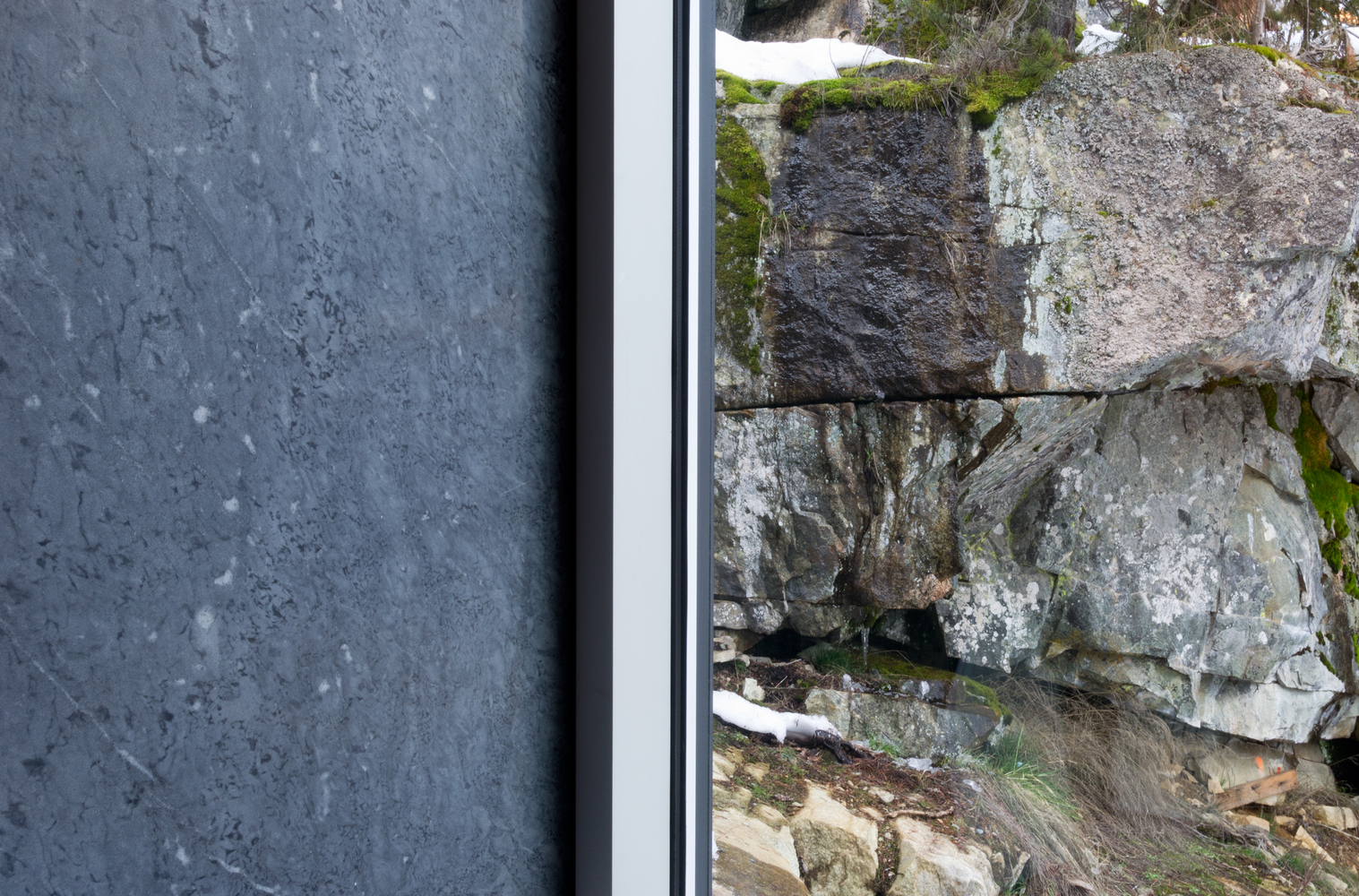 惠斯勒岩石悬崖上的周末度假小木屋-38