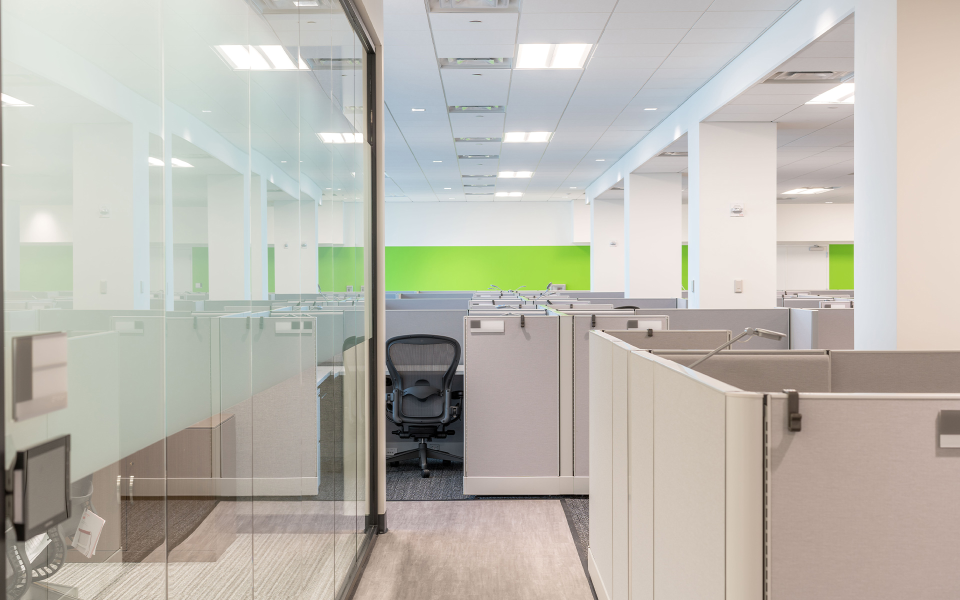 "DSNY Tenant Fit-out - 375 Pearl Street | 大型办公空间设计典范"-10