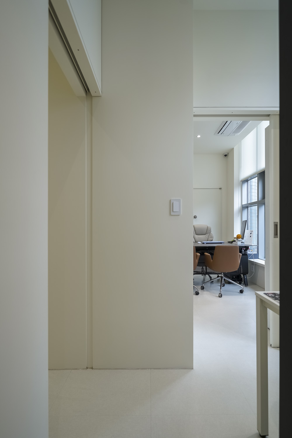 白色迷你设计，17 平米警钟服务中心-14