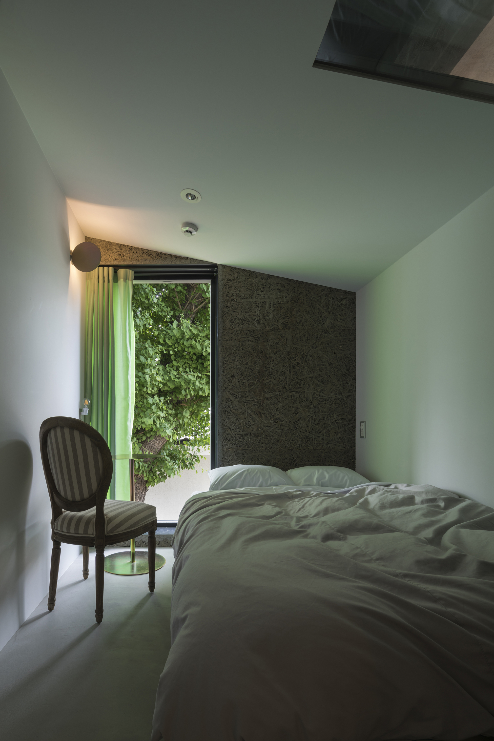 The Blend Inn Hotel / Tato Architects-44