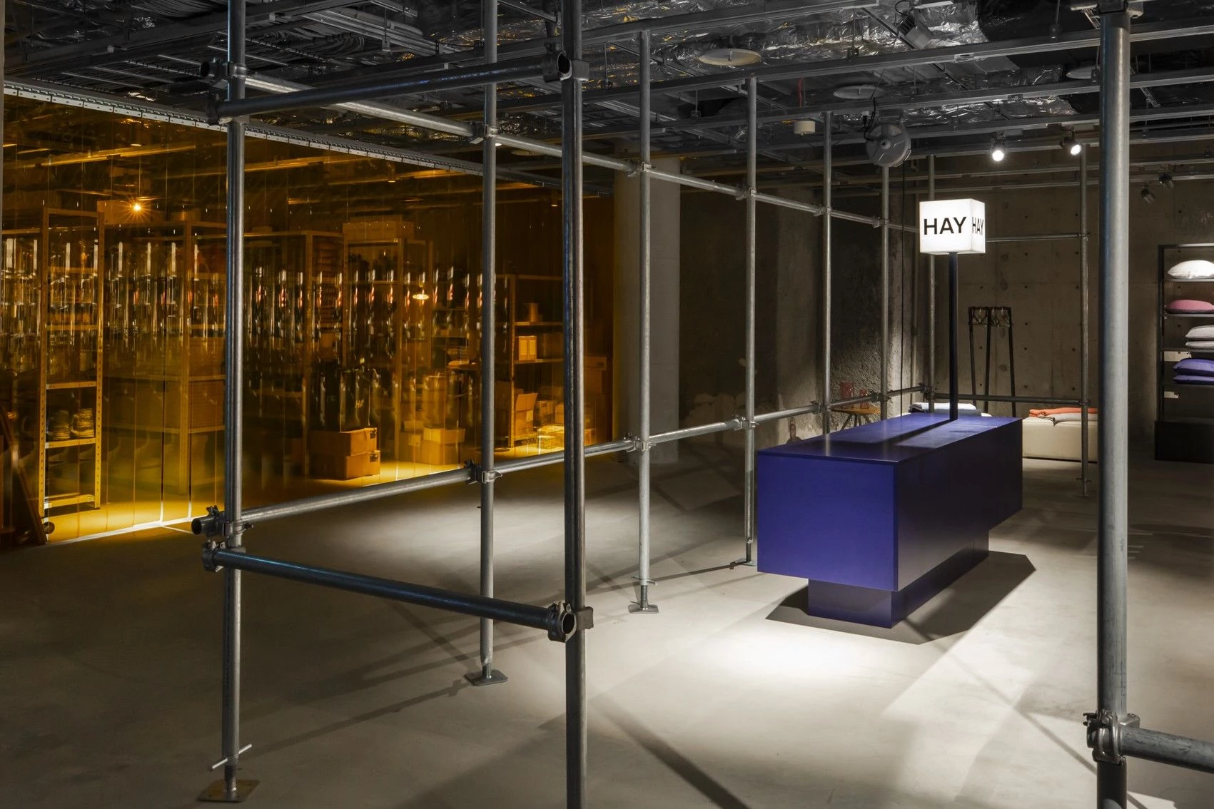 东京 HAY 旗舰店 | 灵活可变的家具系统空间-28