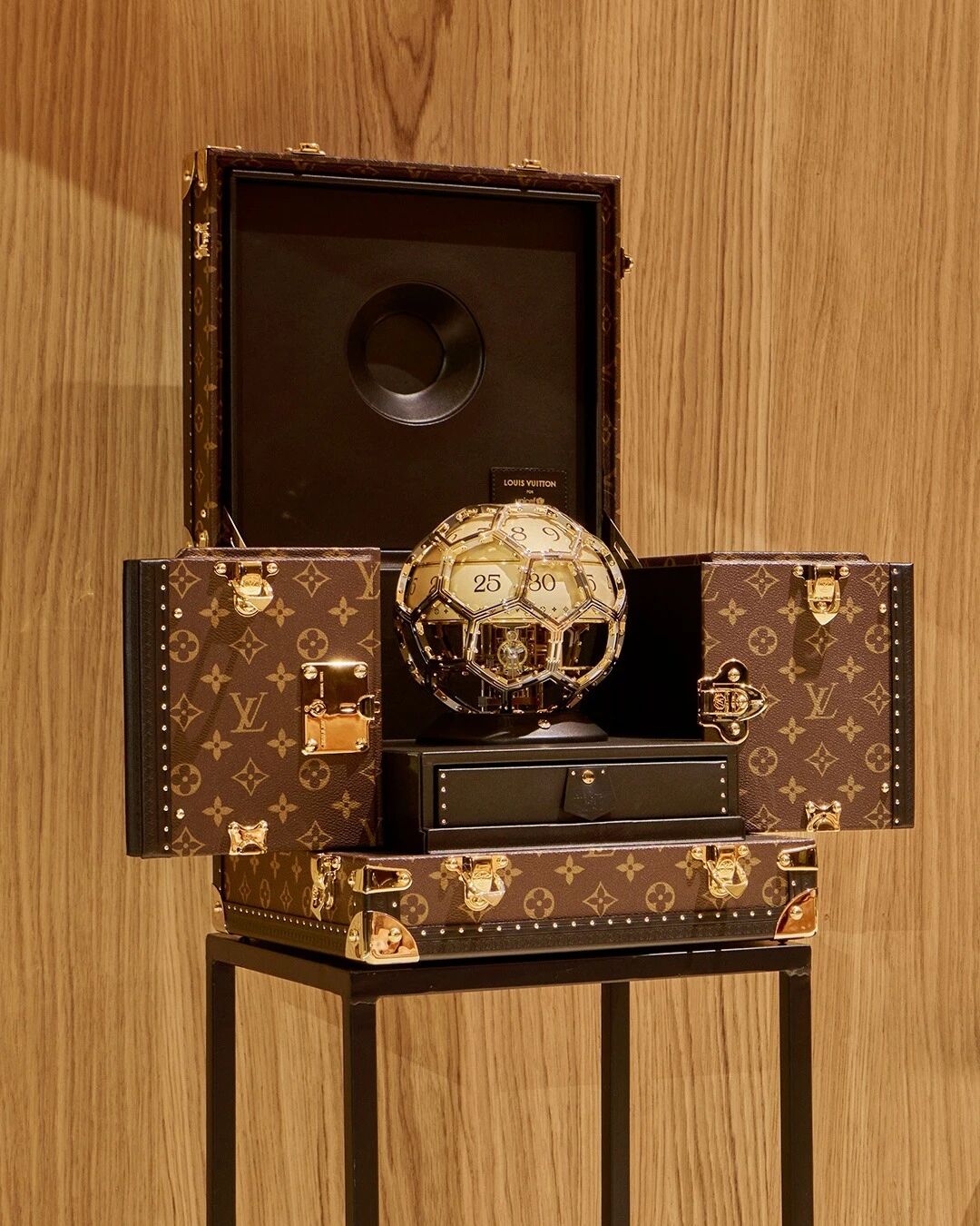 路易威登2026秋冬男装秀场丨法国巴黎-52