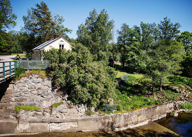 瑞典乡村小店改造的明亮温馨夏日小屋-19