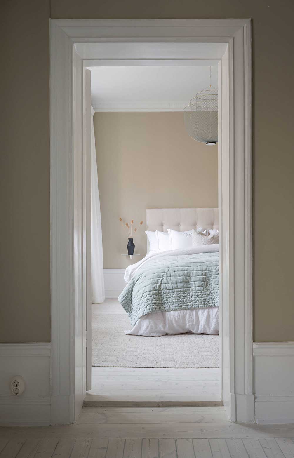 平静与宁静：斯德哥尔摩精致的单色公寓-24