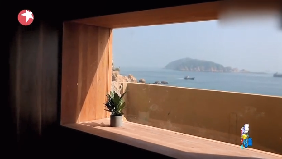 《梦想改造家》封神之作：同样花了130万，爆改悬崖之上老破危房，真的太牛了！-122