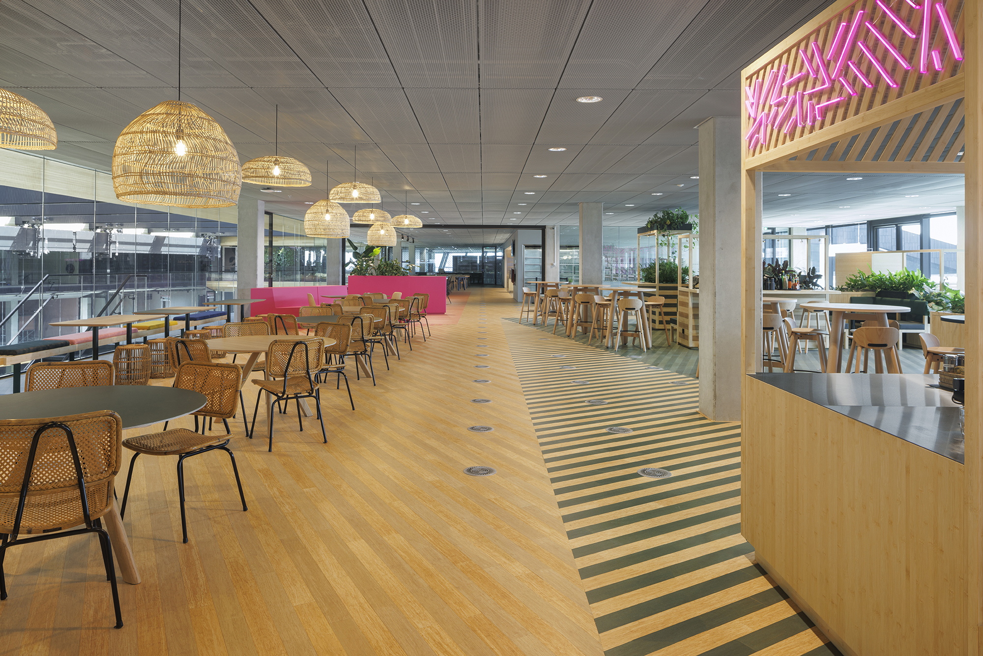 预订城市校区（的相关事务）

注：这里BOOKING理解为预订行为，CITY CAMPUS是城市校区，整体意思推测是预订与城市校区相关的事物，如场地等，但由于缺乏更多语境，只能做此宽泛翻译 丨荷兰阿姆斯特丹丨UNStudio,HofmanDujardin等多家-66