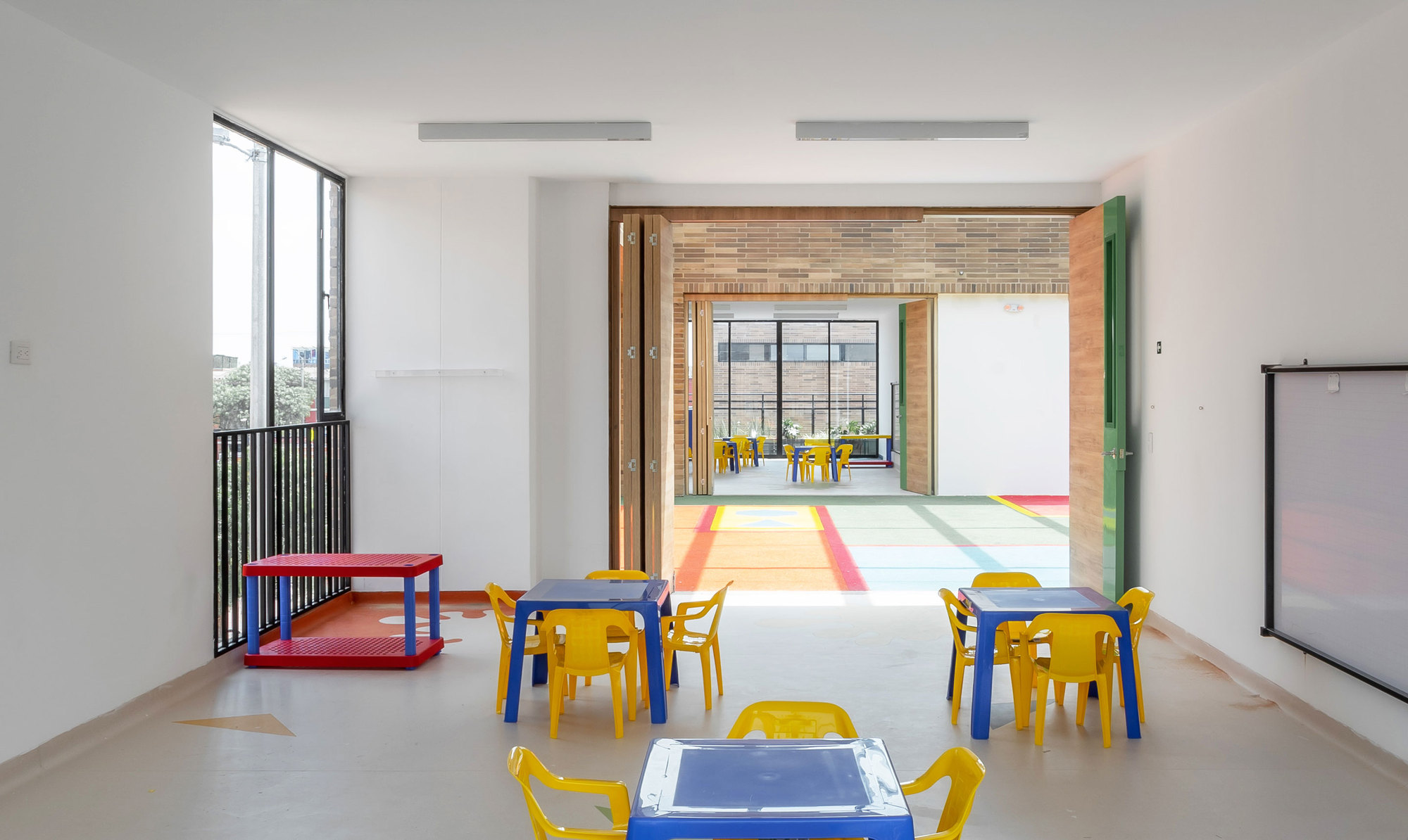 博萨的“El Recreo”幼儿园 · 城市教育中心的新星-15