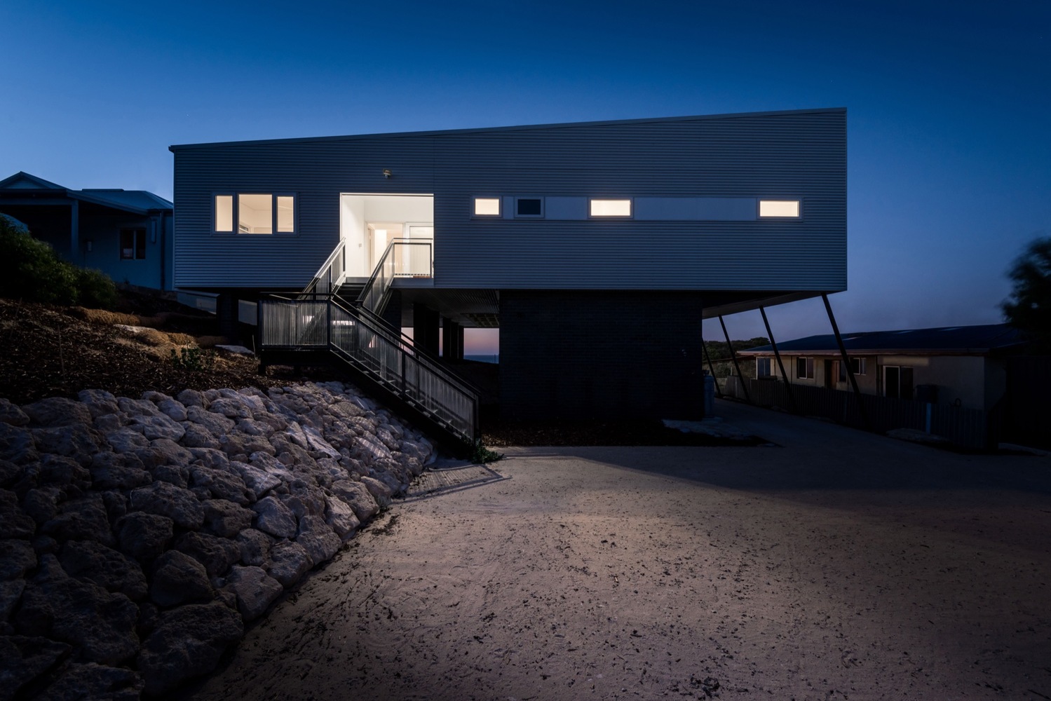 Falcon Beach House   iredale pedersen hook architects-93
