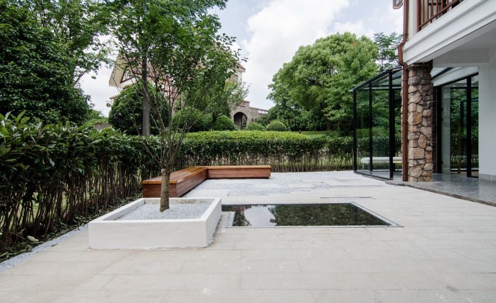 光影穿梭的现代宅院-22