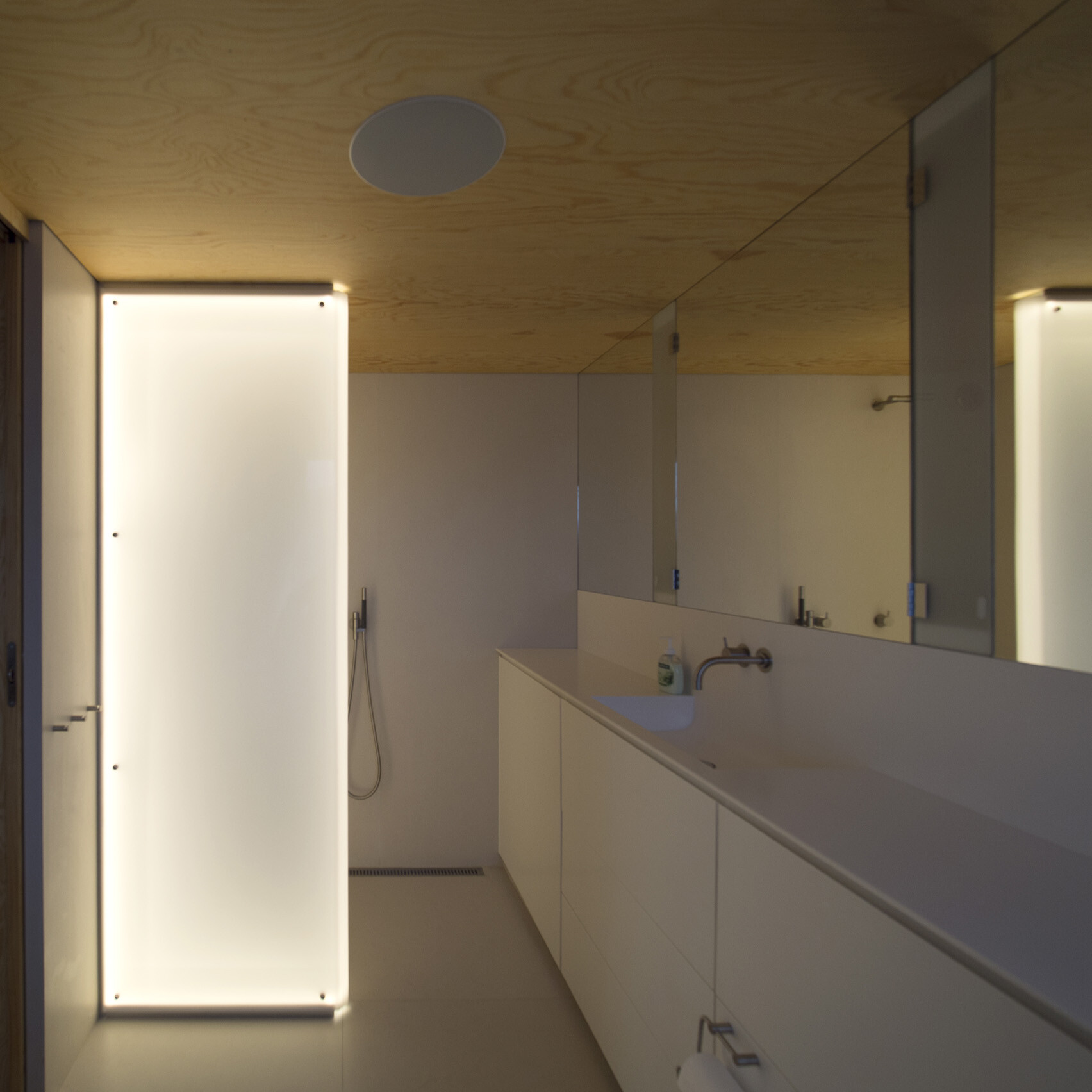 极端风暴后的匿名奇迹-38