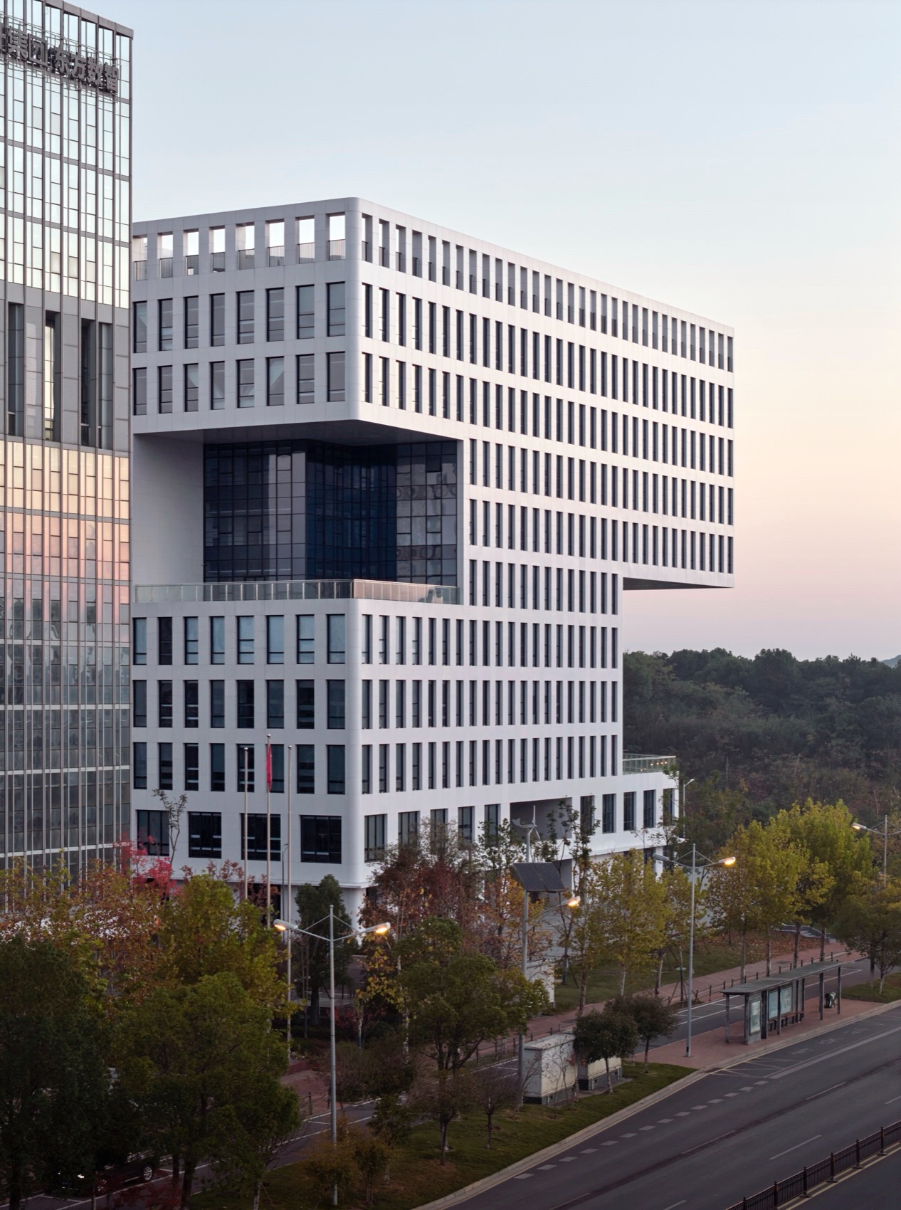 星沙产业基地自贸总部大楼丨中国长沙丨以靠建筑Leeko Architects-39