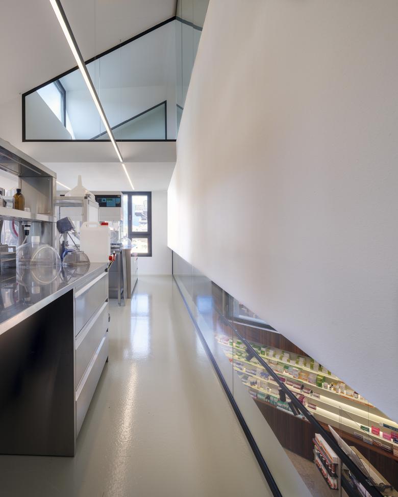 Farmacia Riva 药房丨意大利丨Gherardiarchitetti-12