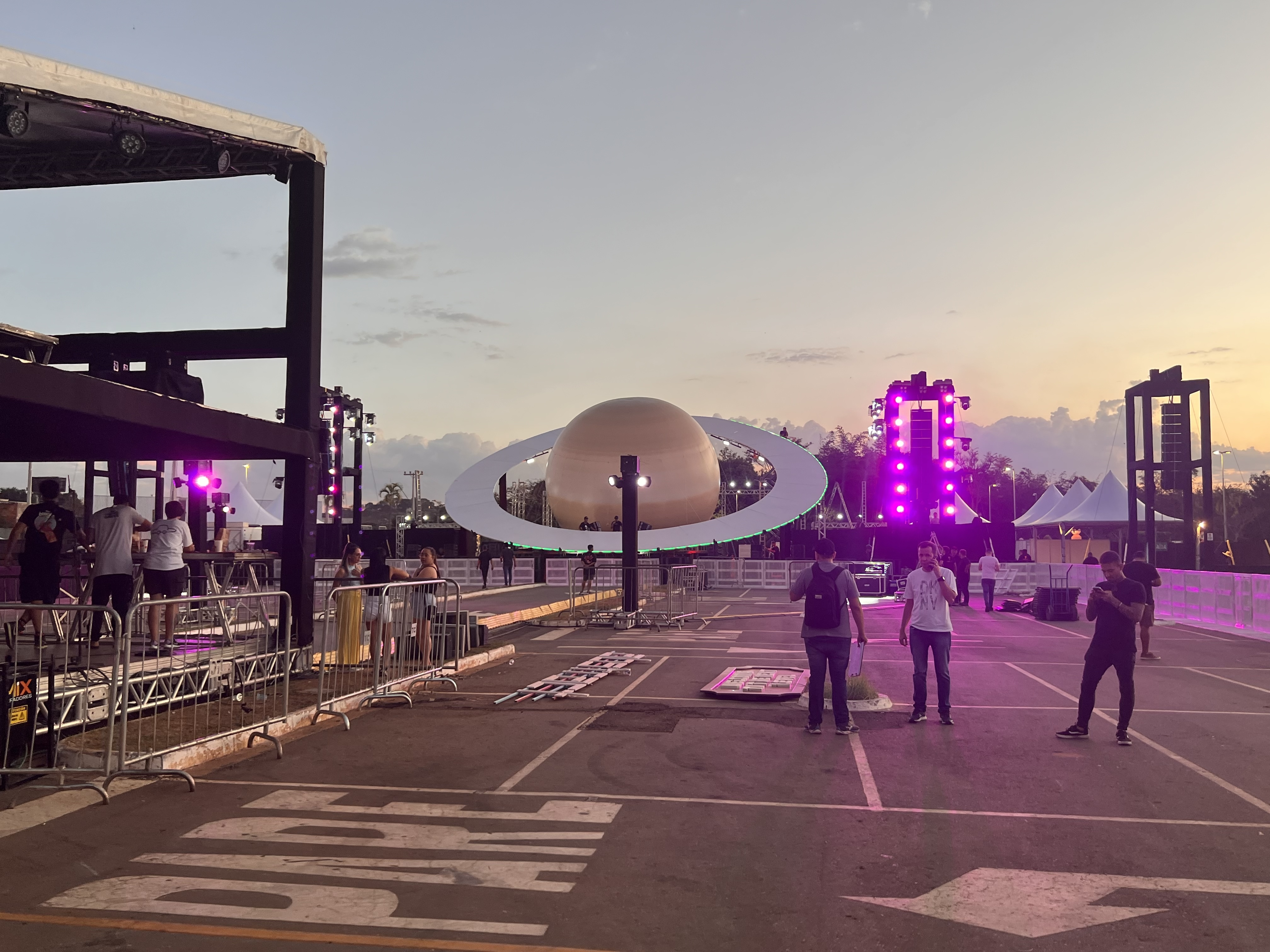 ABSTRACT SATURNO 2023-48