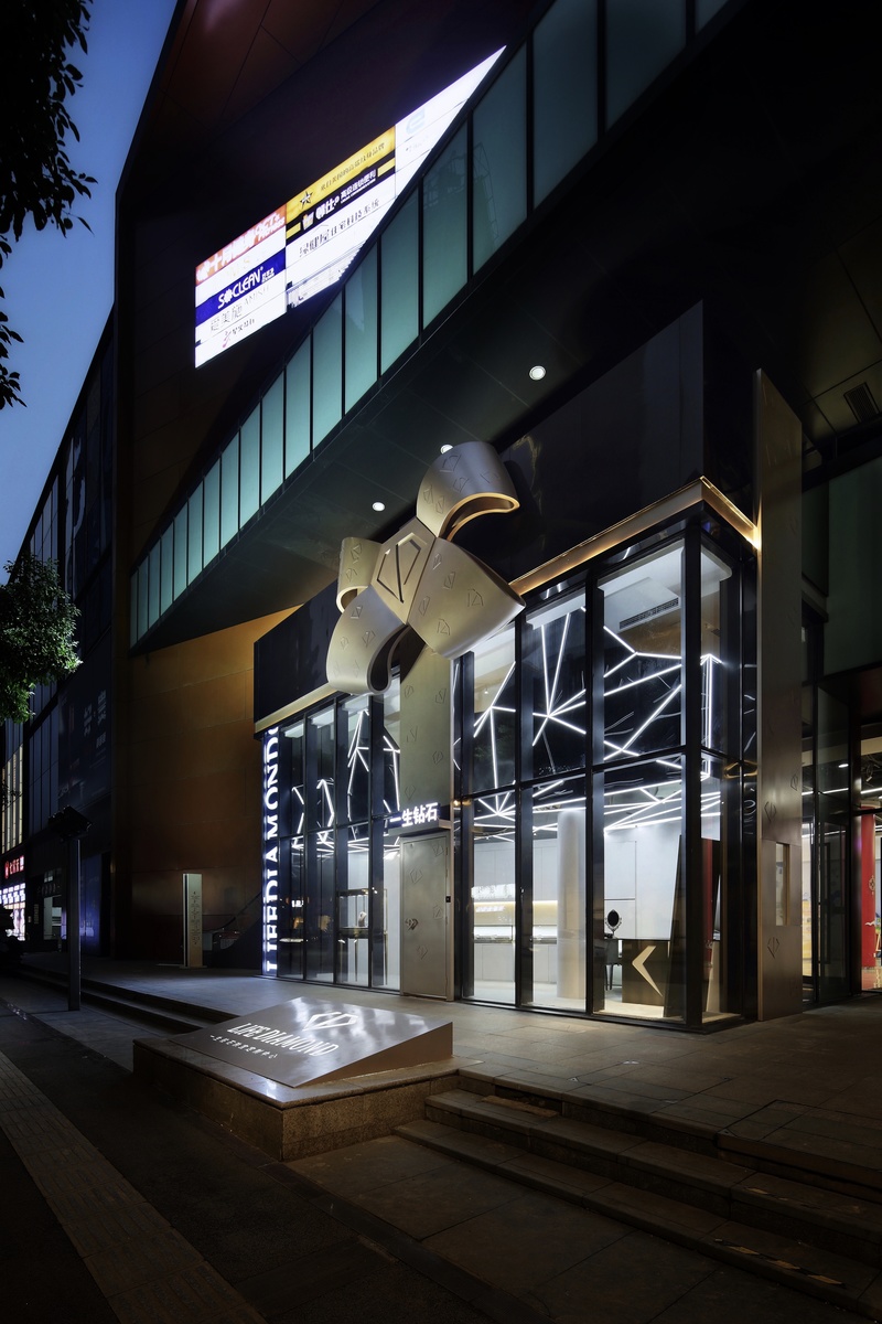 核心商圈“钻石礼盒”珠宝店-3