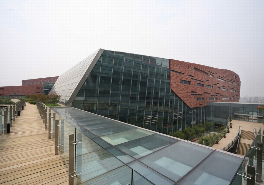 人造紅色峽谷，廣州白雲國際會議中心／BURO II + CITIC | FAM-2