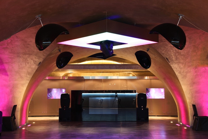 圣彼得堡学院地下酒吧餐厅设计-21