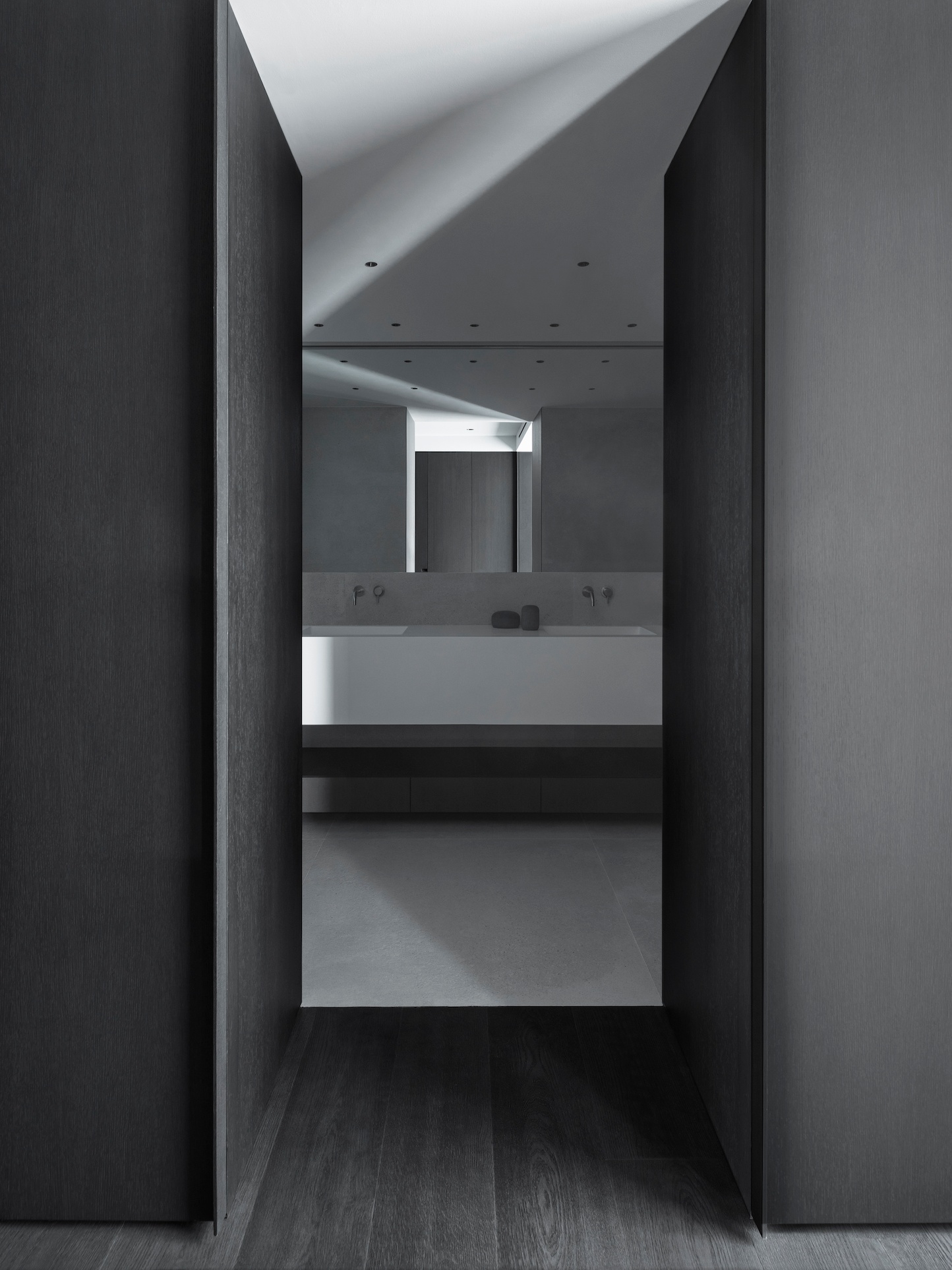 150m²深色极简风-9