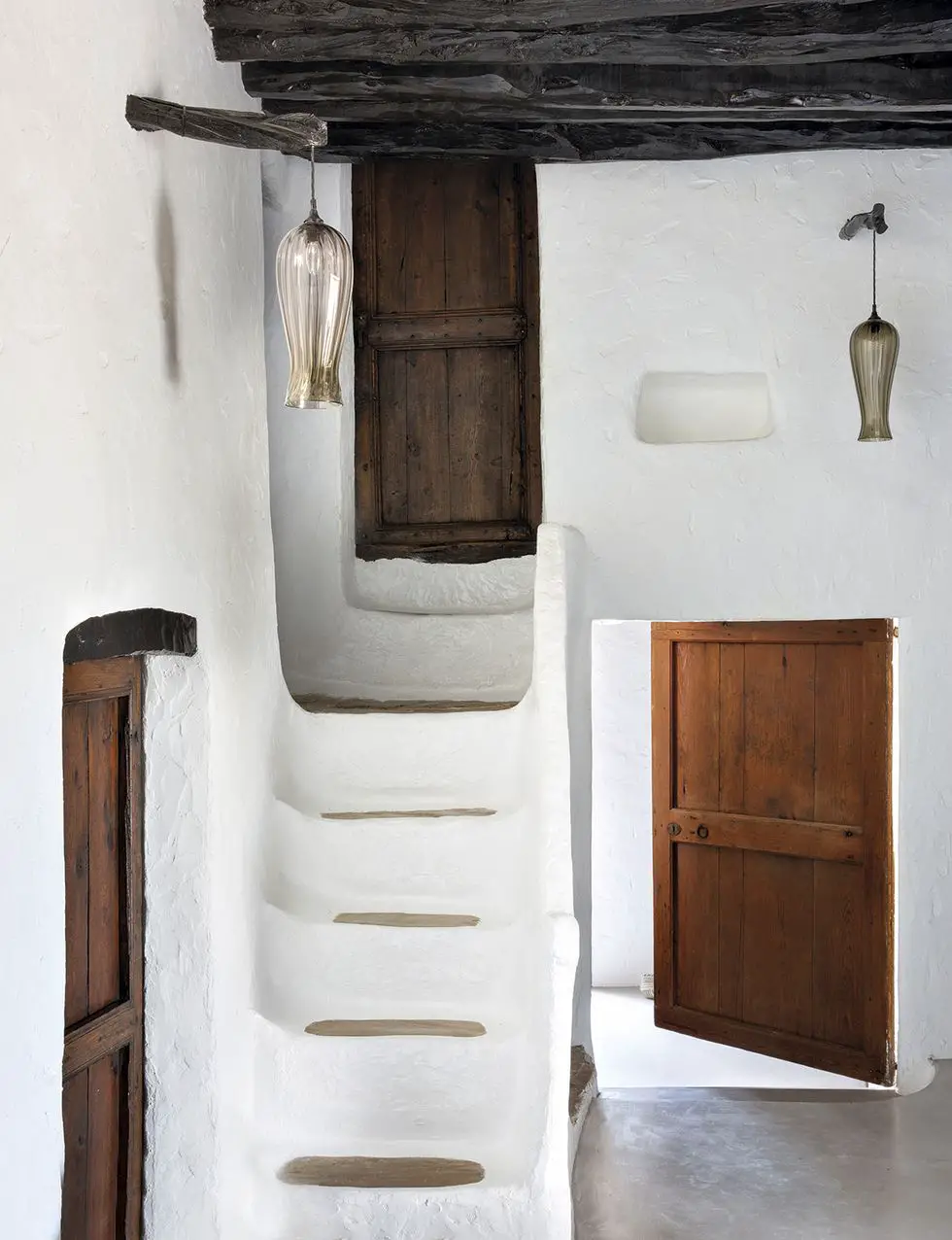 英设计师的伊比莎岛梦幻别墅 | 艺术与传统的完美融合-11