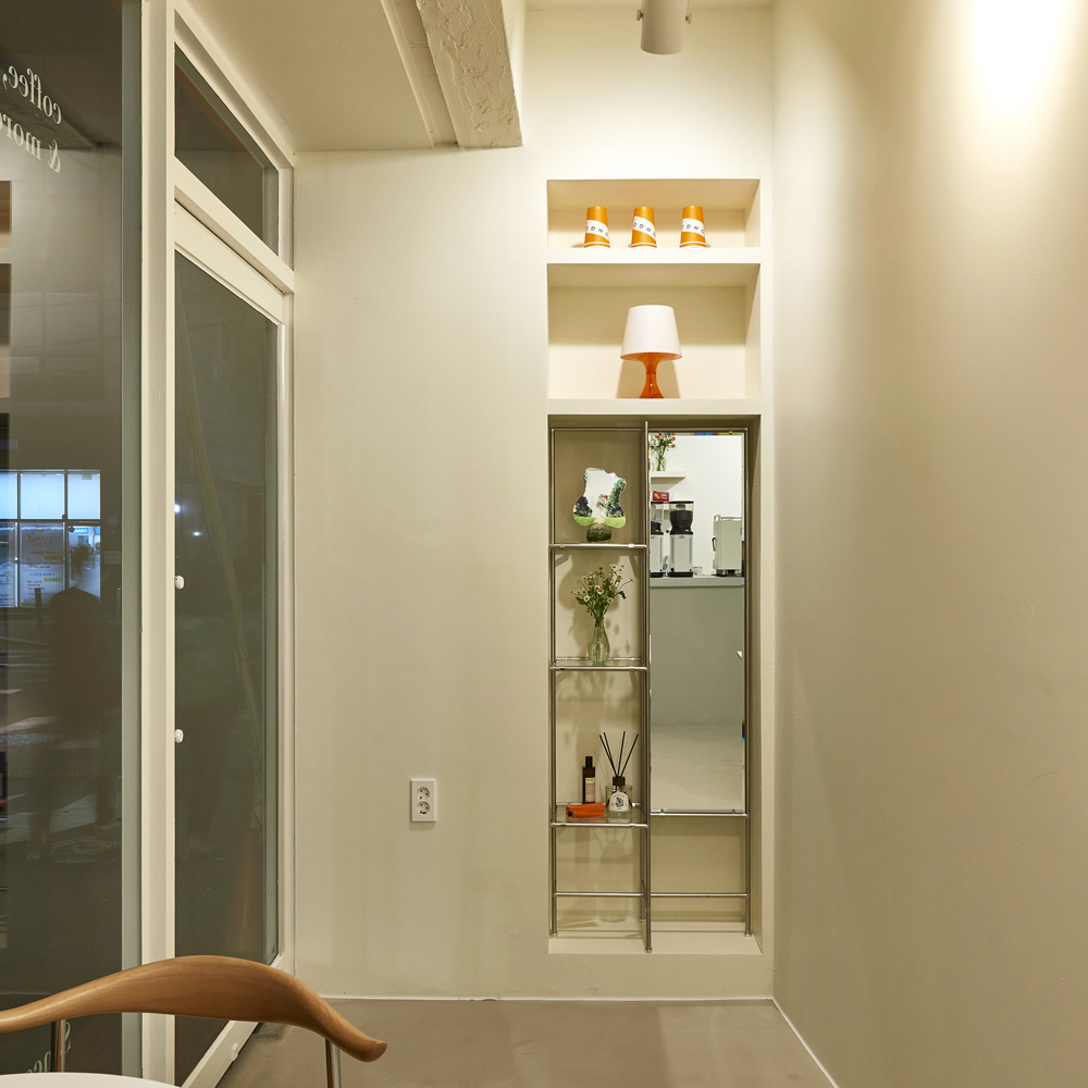 色彩丰富的咖啡厅设计-11