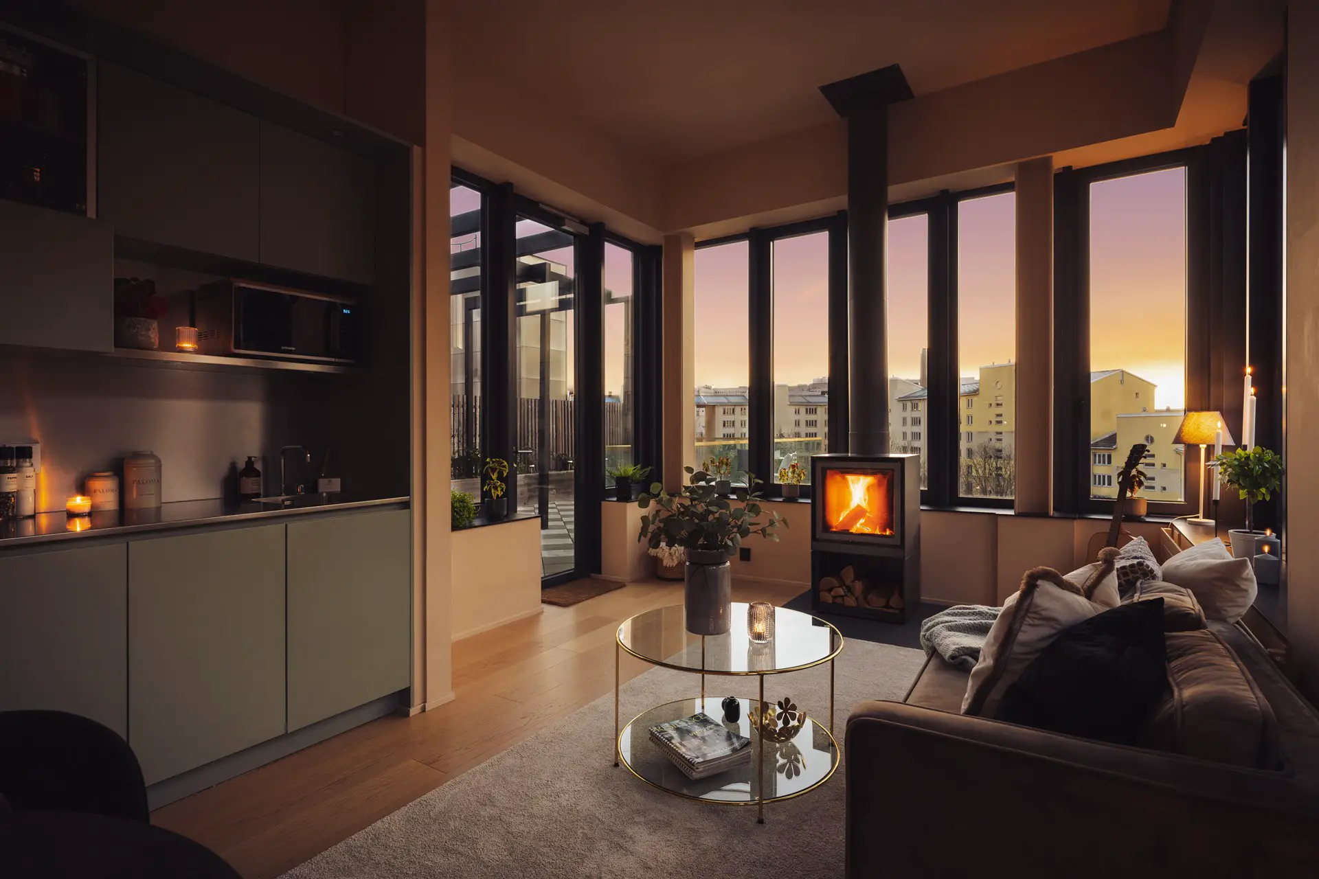 瑞典 37m2 屋顶小屋 | 工业风独立空间,4 米高天花板与 72m2 露台-8