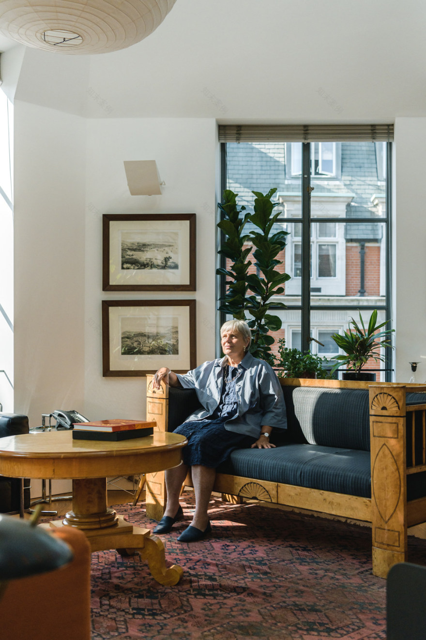 伦敦市中心“倒置之家” | 现代主义大师芭芭拉·韦斯的设计杰作-0