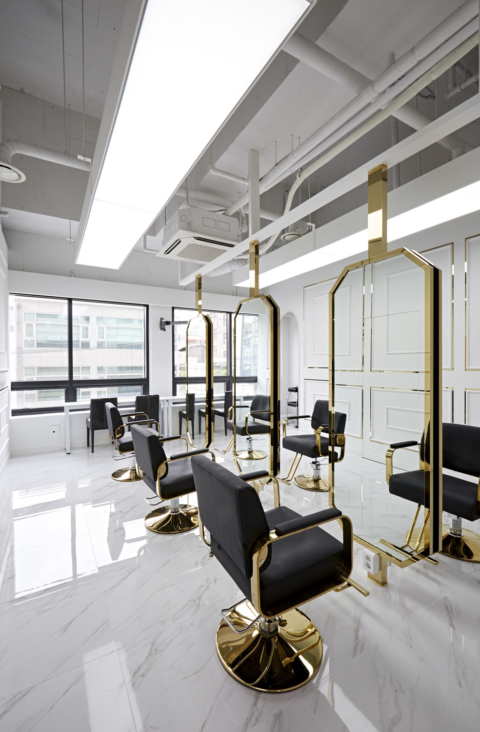 首尔江南区的 15 平白色简约美容室设计-10