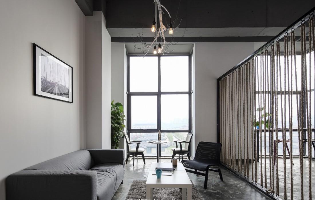 废旧元素打造简约实用办公空间-7