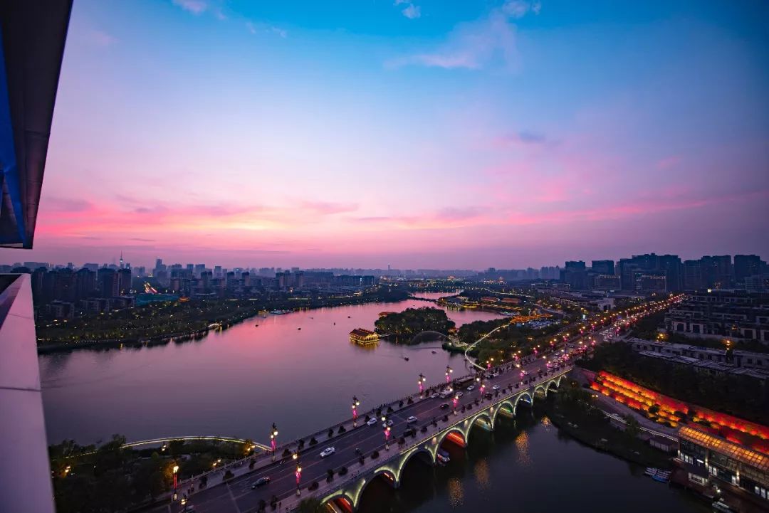亚洲最大！西安 W 酒店揭幕，古都最美日落网红打卡！-10