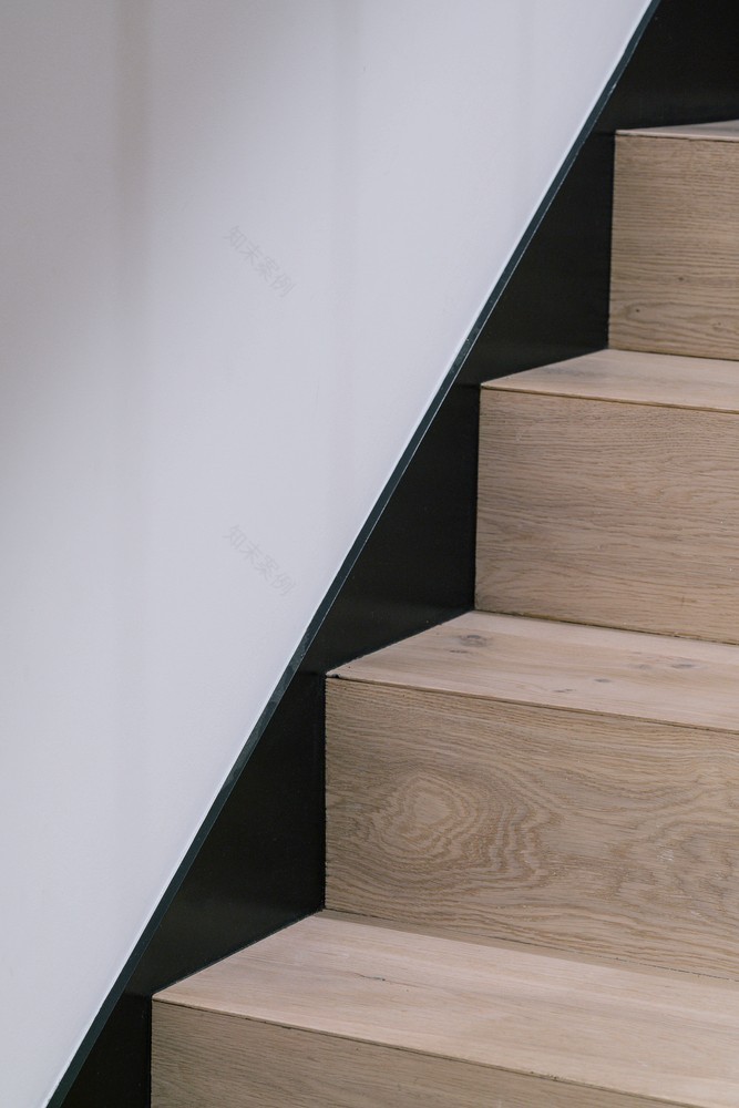 马德里锯齿形屋顶住宅-42