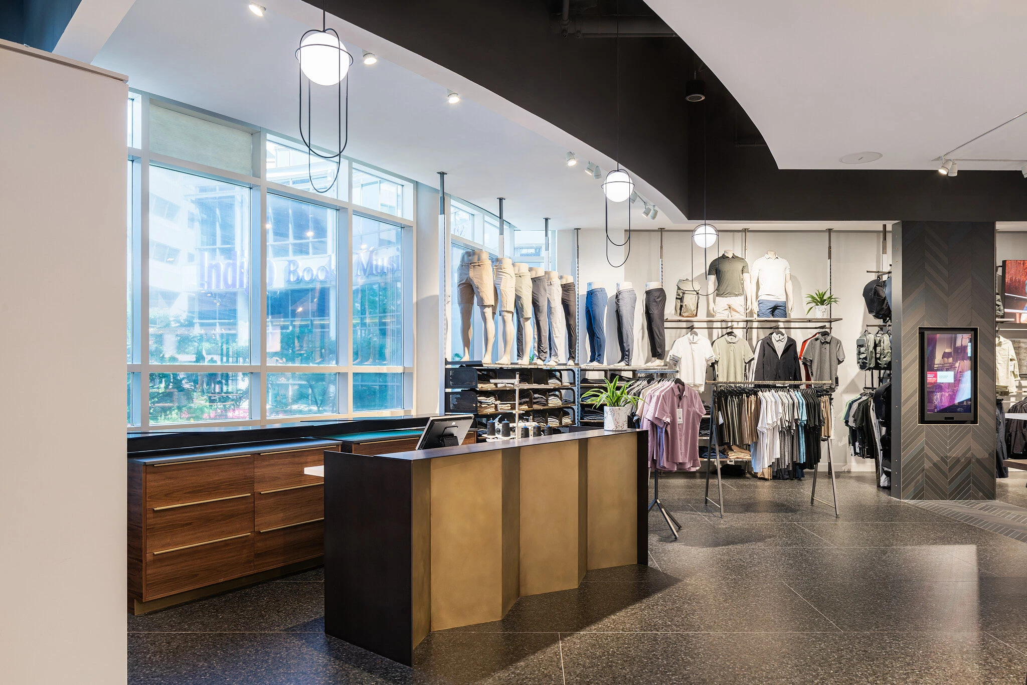 Lululemon Eaton Centre-14