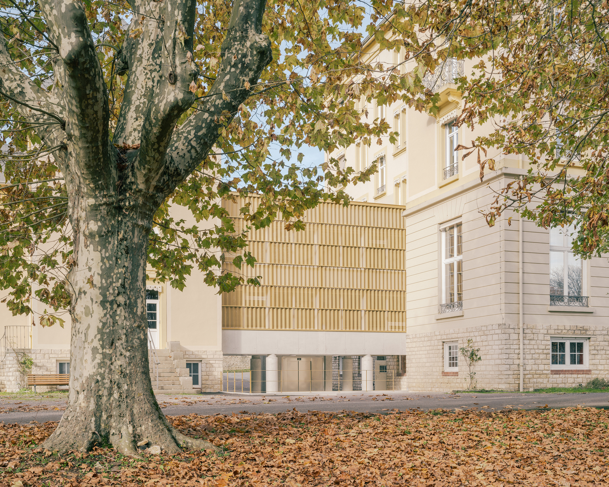 Connecting Gallery for the Les Verdaines Retirement Home / Agence Vulcano-Gibello-22