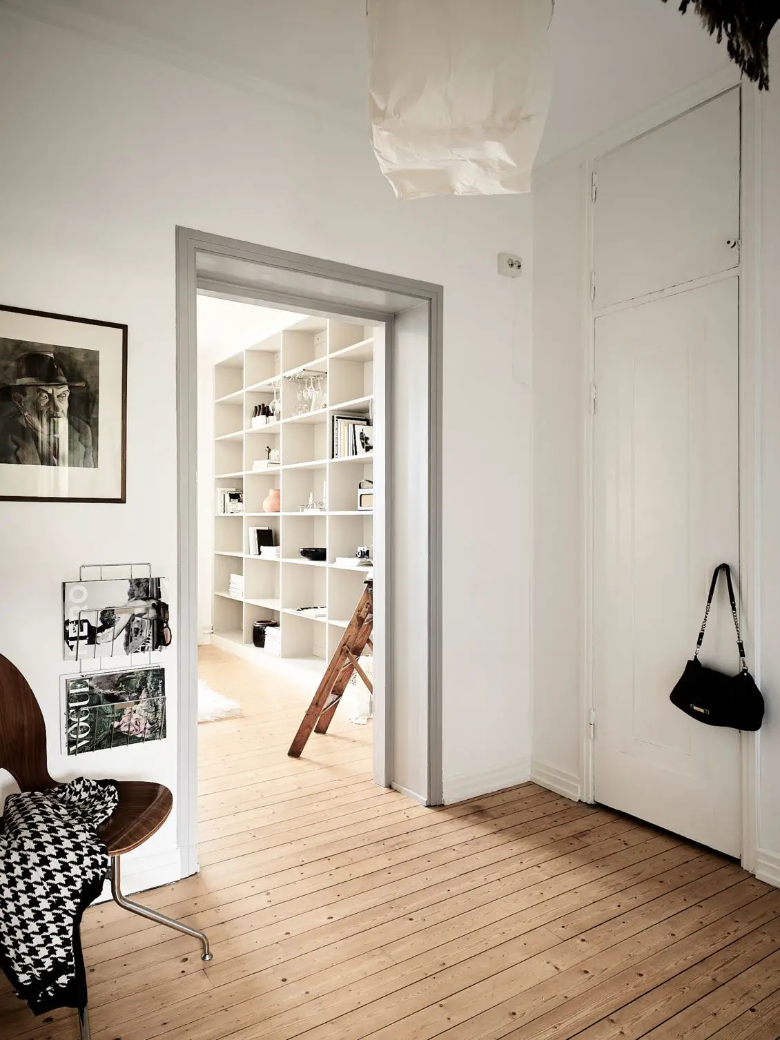 瑞典 35m2 黑白雅致工作室 | 现代而不冷淡的典范-8