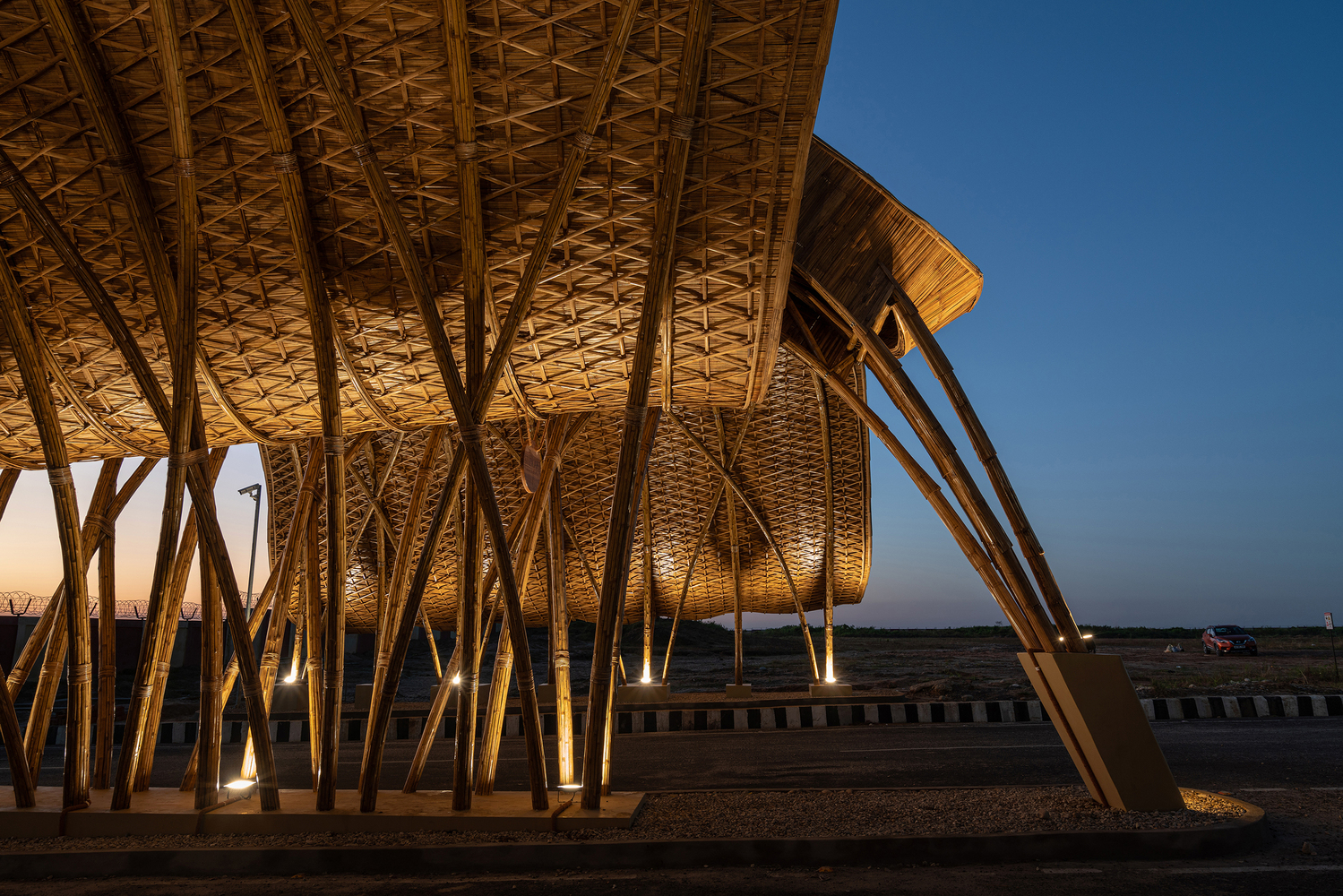 大鹏展翅 · 印度最大自然材料公共建筑丨Aroty Panyang 团队-16