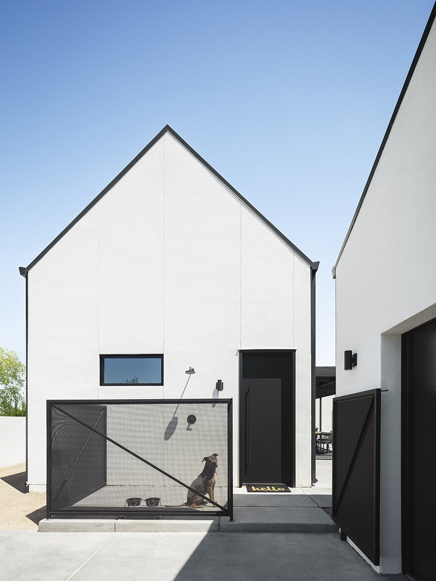 Pleats House in the Foothills of the Phoenix Mountain Preserve-9