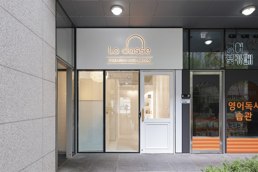 15 坪现代简约美容院，白色调诠释极简美学-2