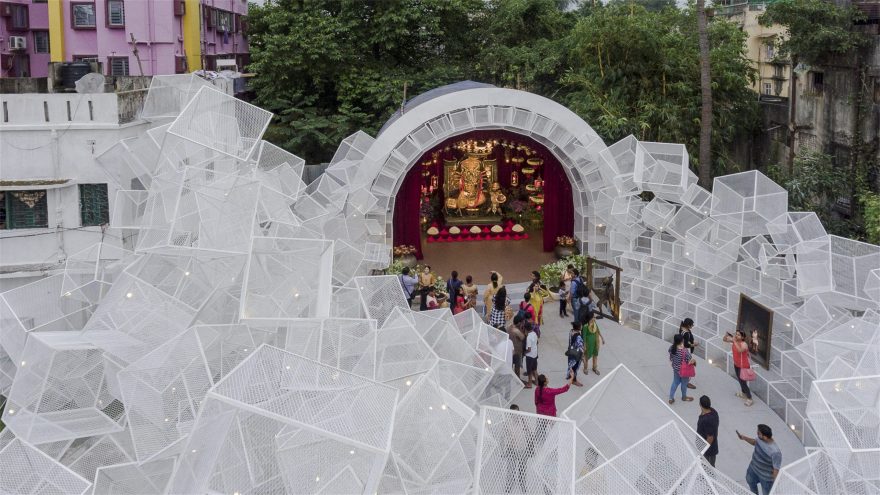 印度杜尔迦女神节临时装置,受困的飞鸟 / Abin Design Studio-5