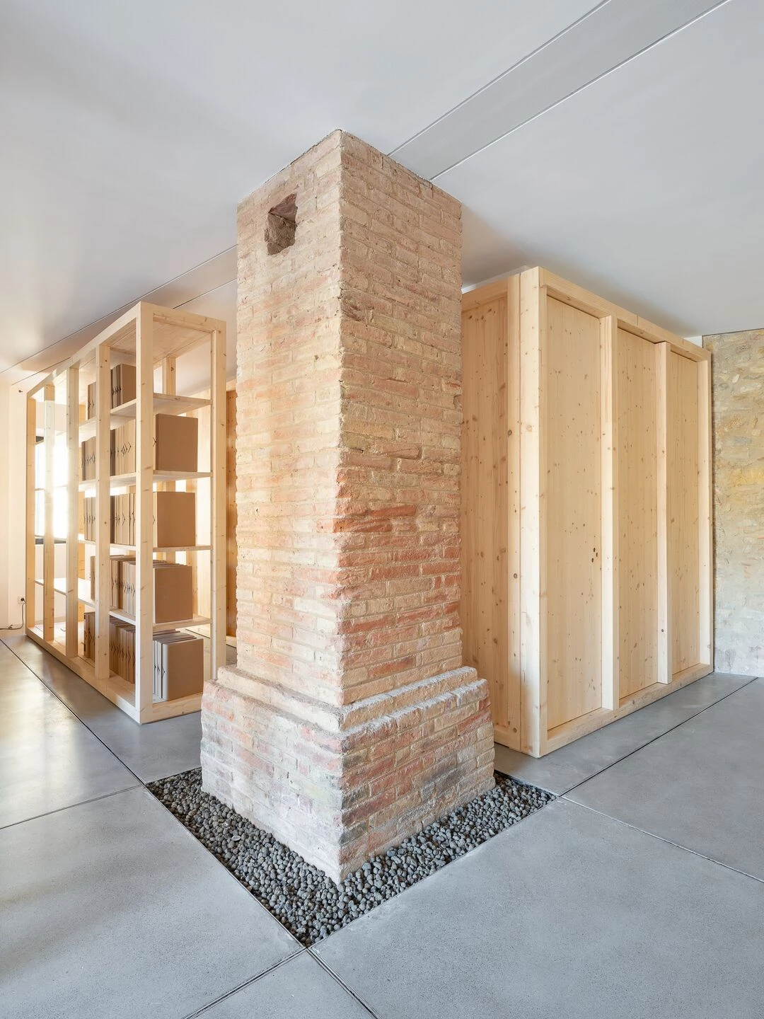 旧仓库新生 · Nordest Arquitectura 打造西班牙古村办公室-32