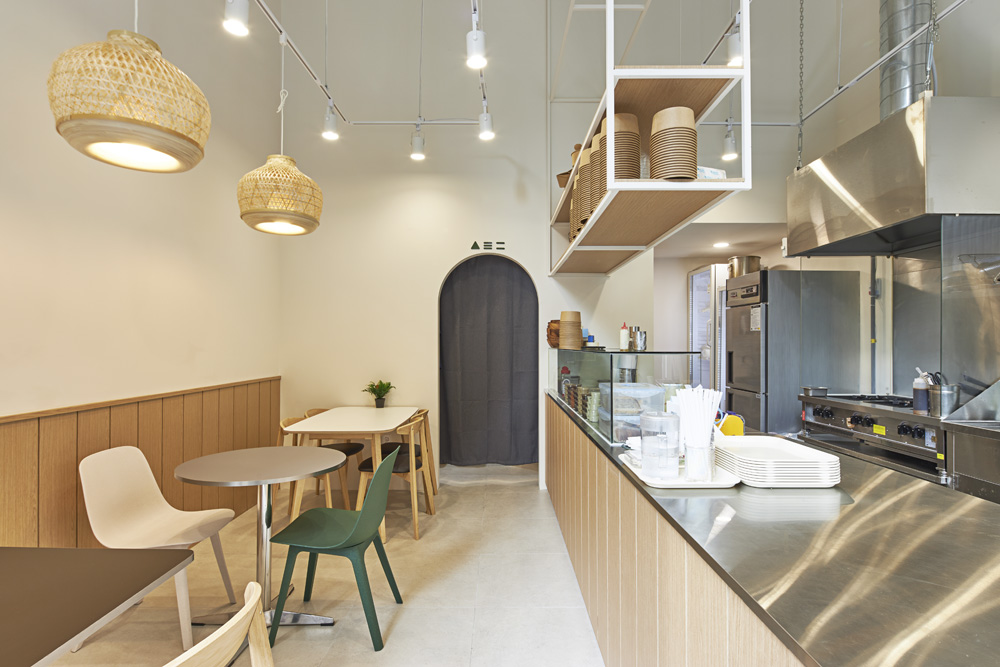 10 坪简约设计 白色木纹打造清爽咖啡厅-5