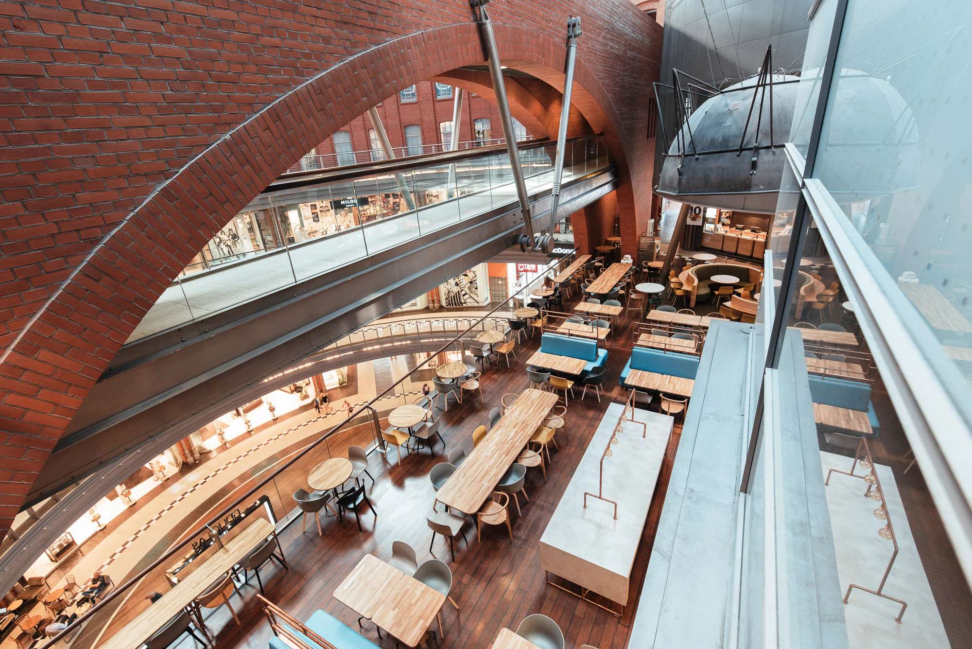 波兰 Stary Browar 购物中心现代厨房风格美食广场-20