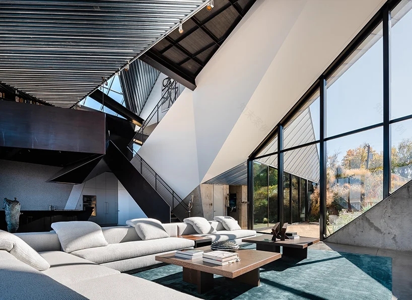 美国西部荒漠中的“变形器”住宅-22