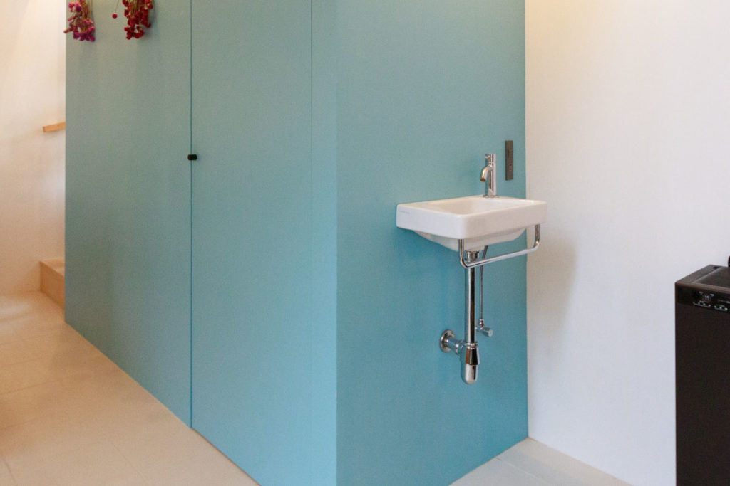 鉄骨造が叶えた大胆プラン吹き抜けの大空間に個室が浮かぶ家 | Architecture | 100%LiFE-8