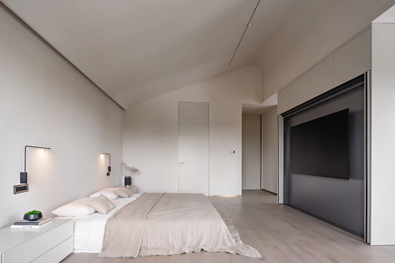 弧形楼梯与旋转楼梯的完美融合·简约别墅设计丨中国丨JSCC 极舍文化创意（上海）有限公司-40