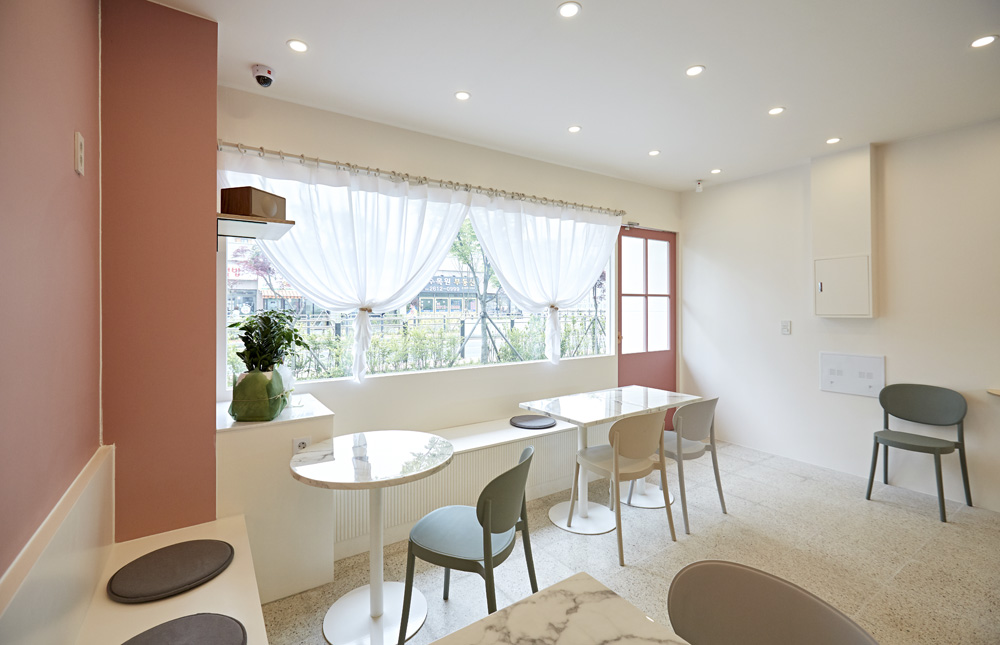 粉色点睛，十平米咖啡小店萌趣空间-7